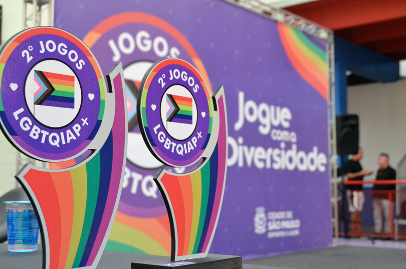 Na imagem, troféus dos Jogos LGBTQIAP+.