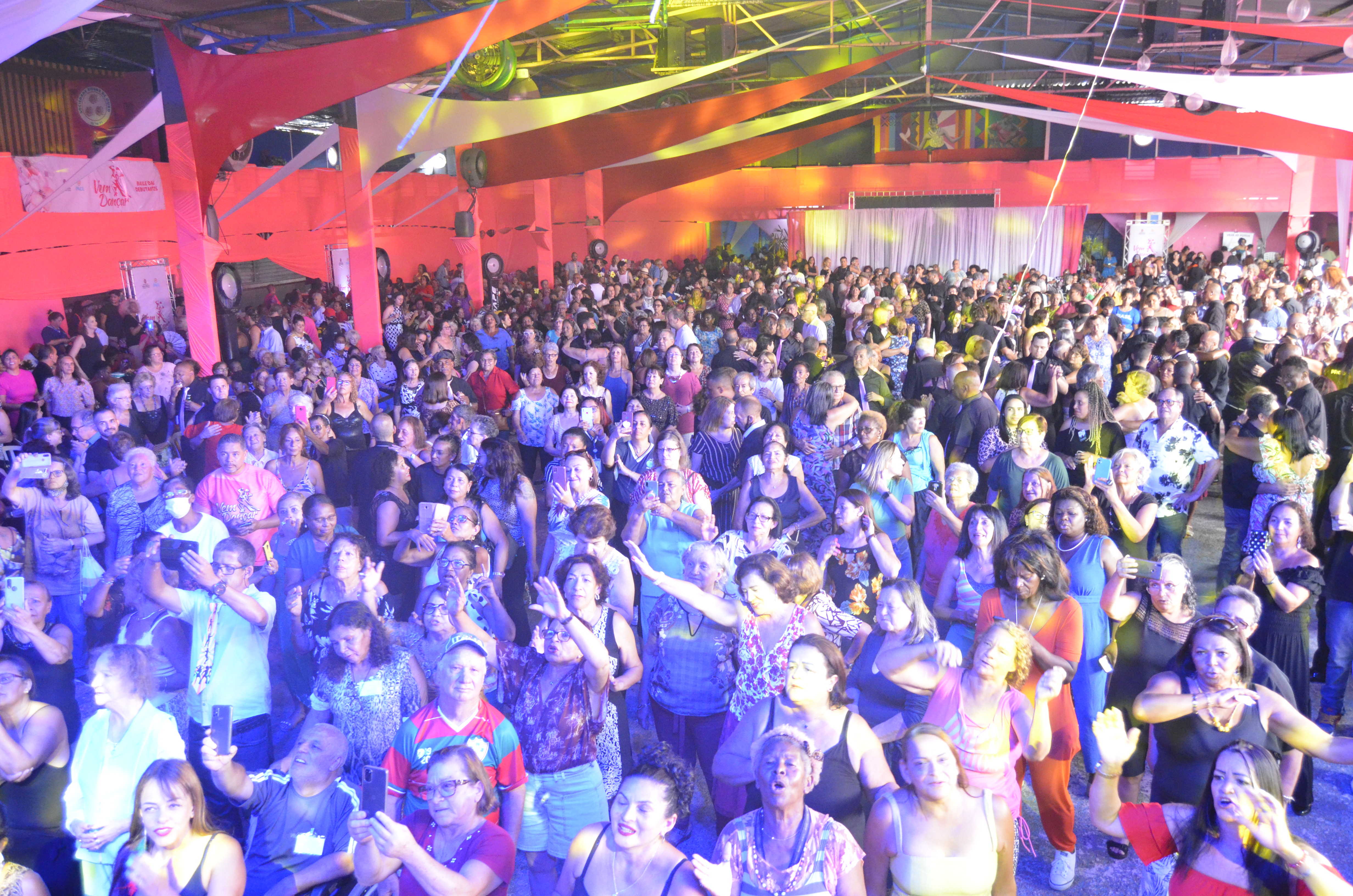 Na imagem participantes do Vem Dançar na última edição do evento.