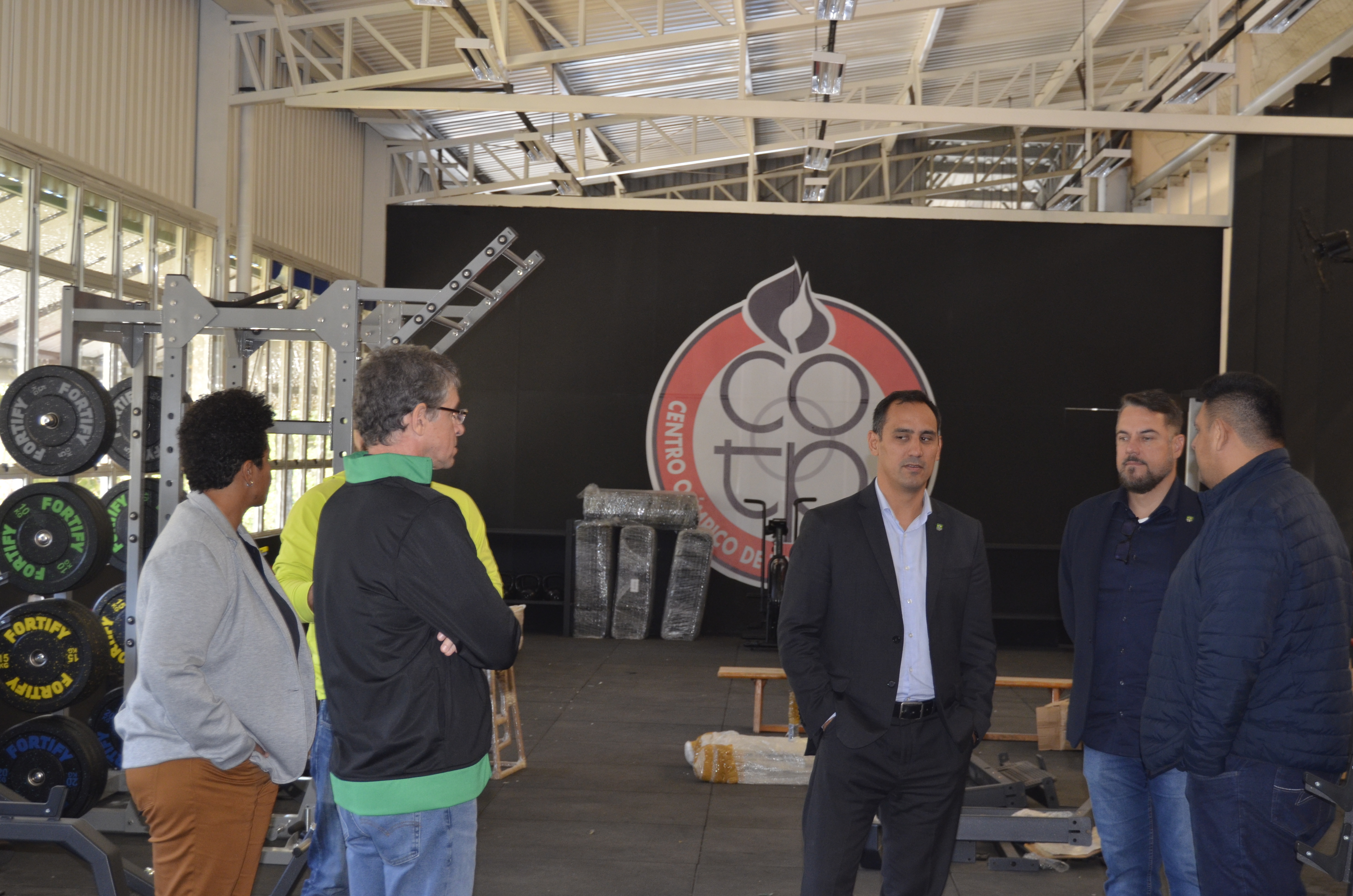 Diretores do Comitê Olímpico Brasileiro visitam o Centro Olímpico.