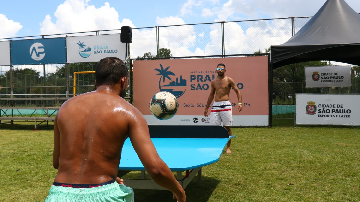 Na imagem, participantes do Festival de Verão Praia São Paulo.