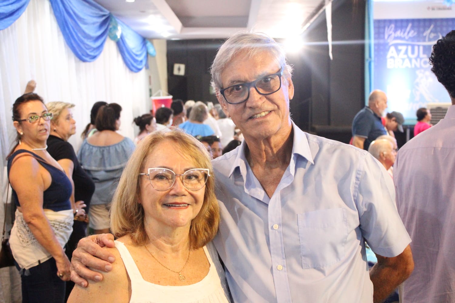 Na imagem, casal de idosos no programa Vem Dançar.