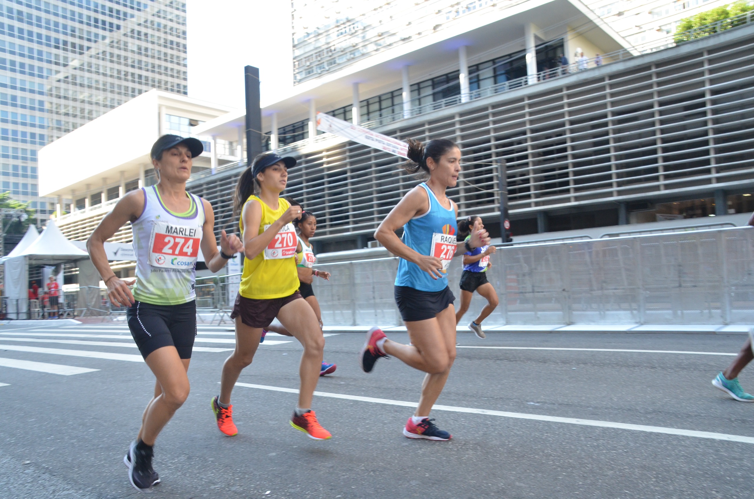 Na imagem, participantes da Corrida São Silvestre em 2019