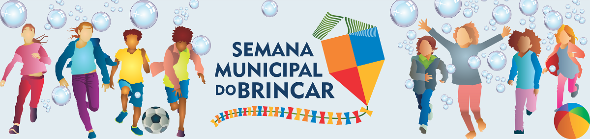 Imagem com fundo azul claro, com um texto centralizado com os dizeres "Semana Municipal do Brincar", ao lado direito  da frase tem uma pipa nas cores amarelo, azul e vermelho, com o rabo de papagaio da pipa descendo e passando por debaixo da frase.  Nos cantos da direita e da esquerda tem bonecos de crianças correndo atrás de bolas de sabão e de uma bola de futebol.