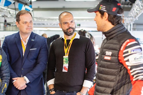 A foto mostra o prefeito Bruno Covas em visita ao Campeonato de Mundia de Endurance em Fuji no Japão