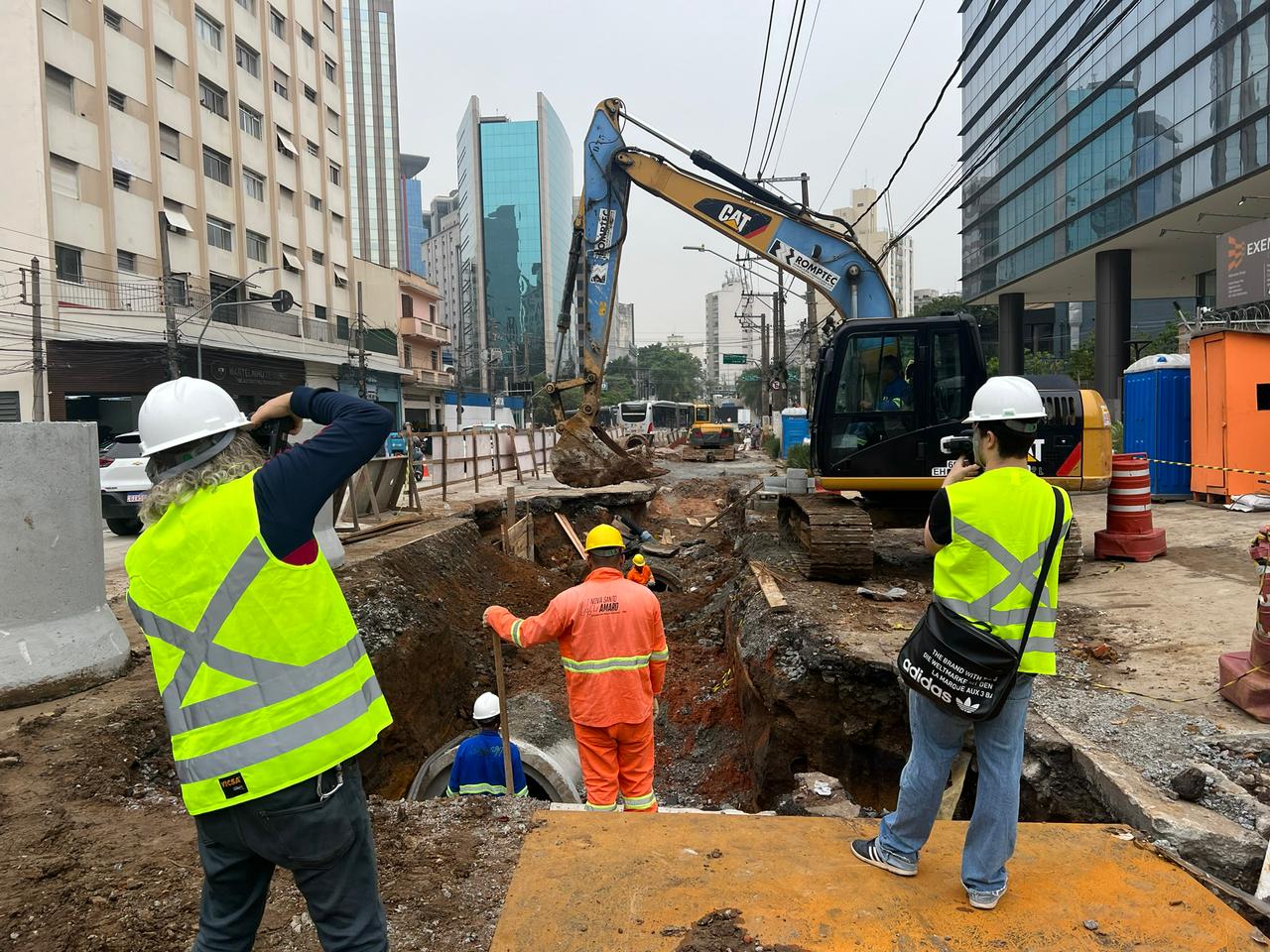 Obras de Requalificação da Av. Santo Amaro completam 4 meses de trabalhos, Secretaria Municipal de Infraestrutura Urbana e Obras