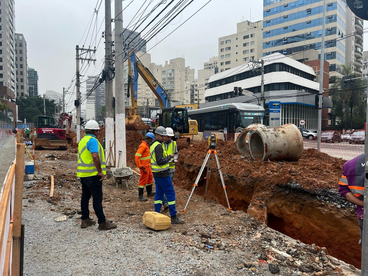 Obras de Requalificação da Av. Santo Amaro completam 4 meses de trabalhos, Secretaria Municipal de Infraestrutura Urbana e Obras