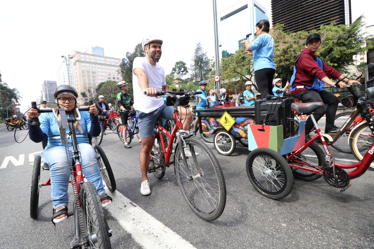 Manobras de bicicleta que são 'febre' nas periferias promovem encontros e  ocupam espaços