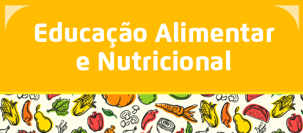 O botão tem o fundo na cor amarela, com Educação Alimentar e Nutricional escrito na cor branca. Na parte debaixo, o desenho de vários alimentos como milho, cenoura e melancia.