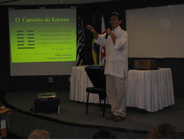 Palestrante durante aula de Medicina Tradicional Chinesa no Anfiteatro Hosp. Munic. Maternidade Escola V. N. Cachoeirinha