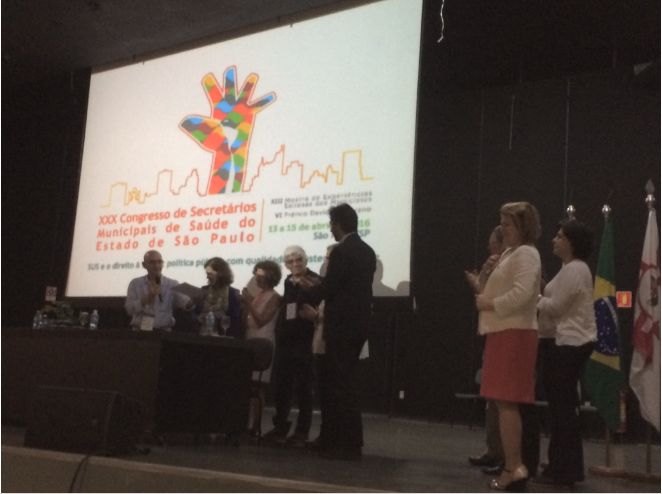 Profissionais de Práticas Integrativas e Complementares em Saúde estão no palco do 30º Congresso de Secretários Municipais de Saúde do Estado de São Paulo