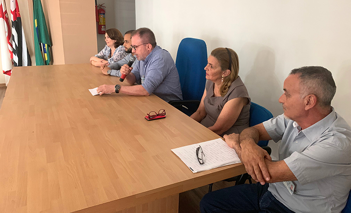 Fotos da mesa de abertura, com a equipe da superintendência