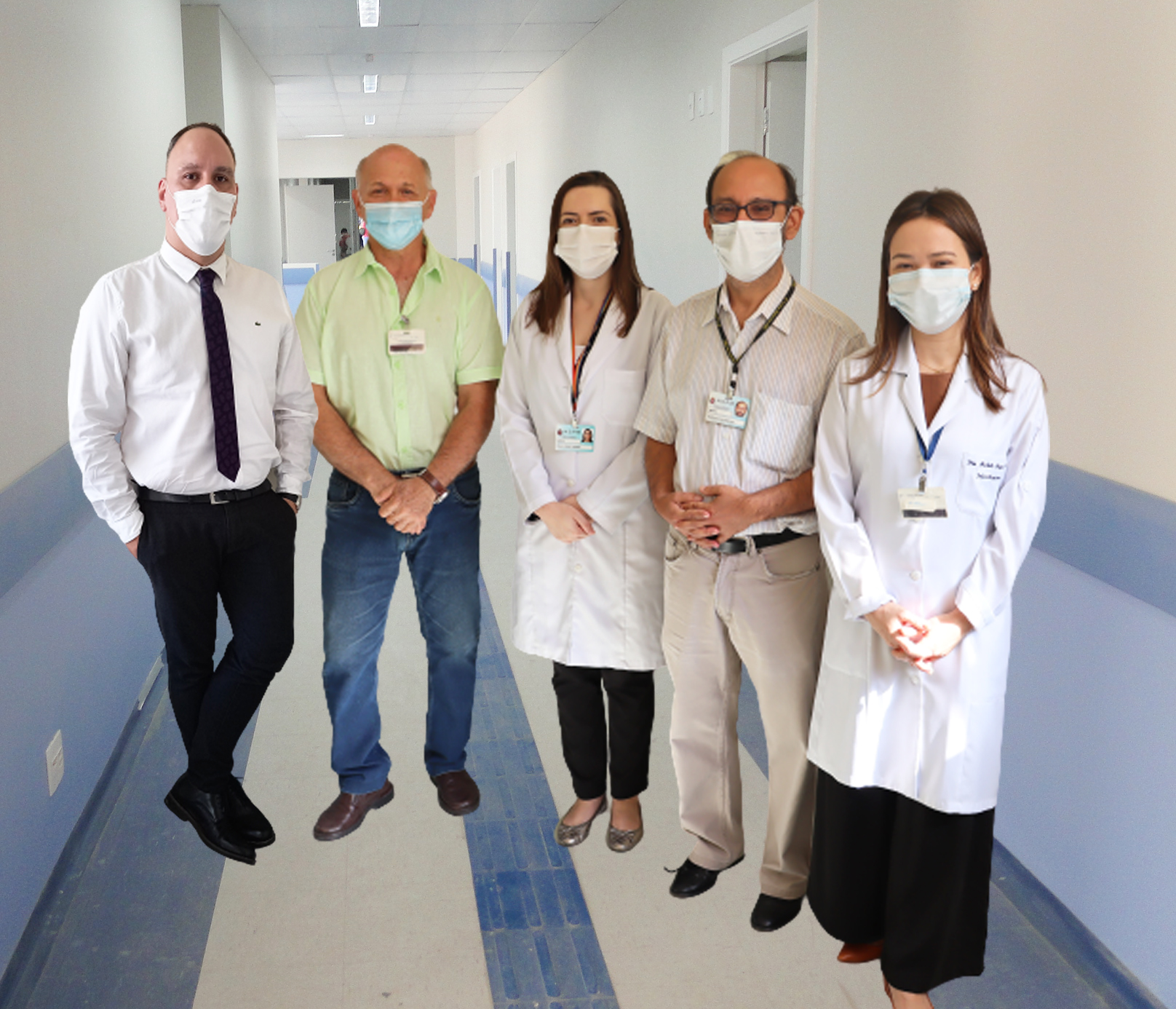 Foto com a equipe de infectologistas do hospital, formada por três homens e duas mulheres.
