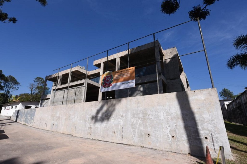 #PraCegoVer: imagem mostra a fachada da obra da UPA Parelheiros