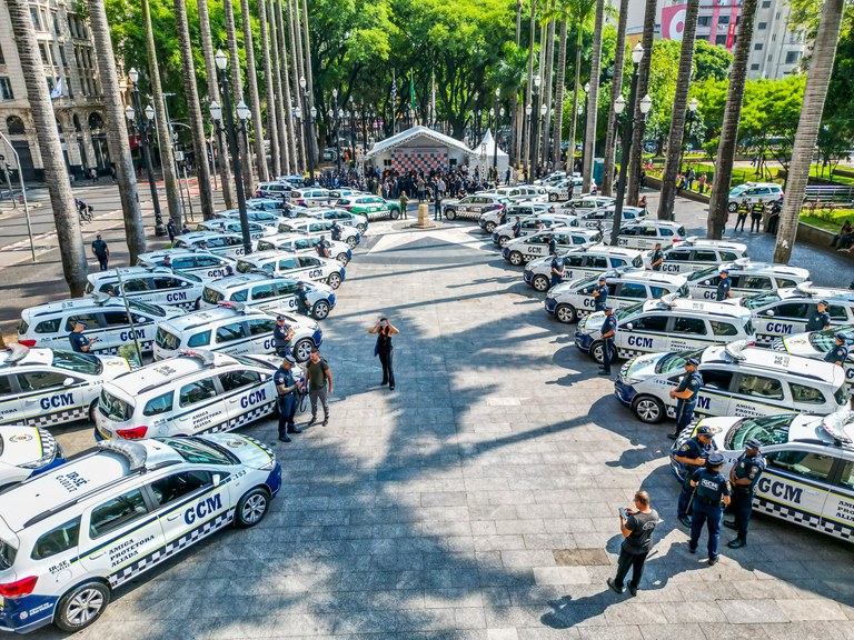 Entrega das novas viaturas para a GCM, na Praça da Sé