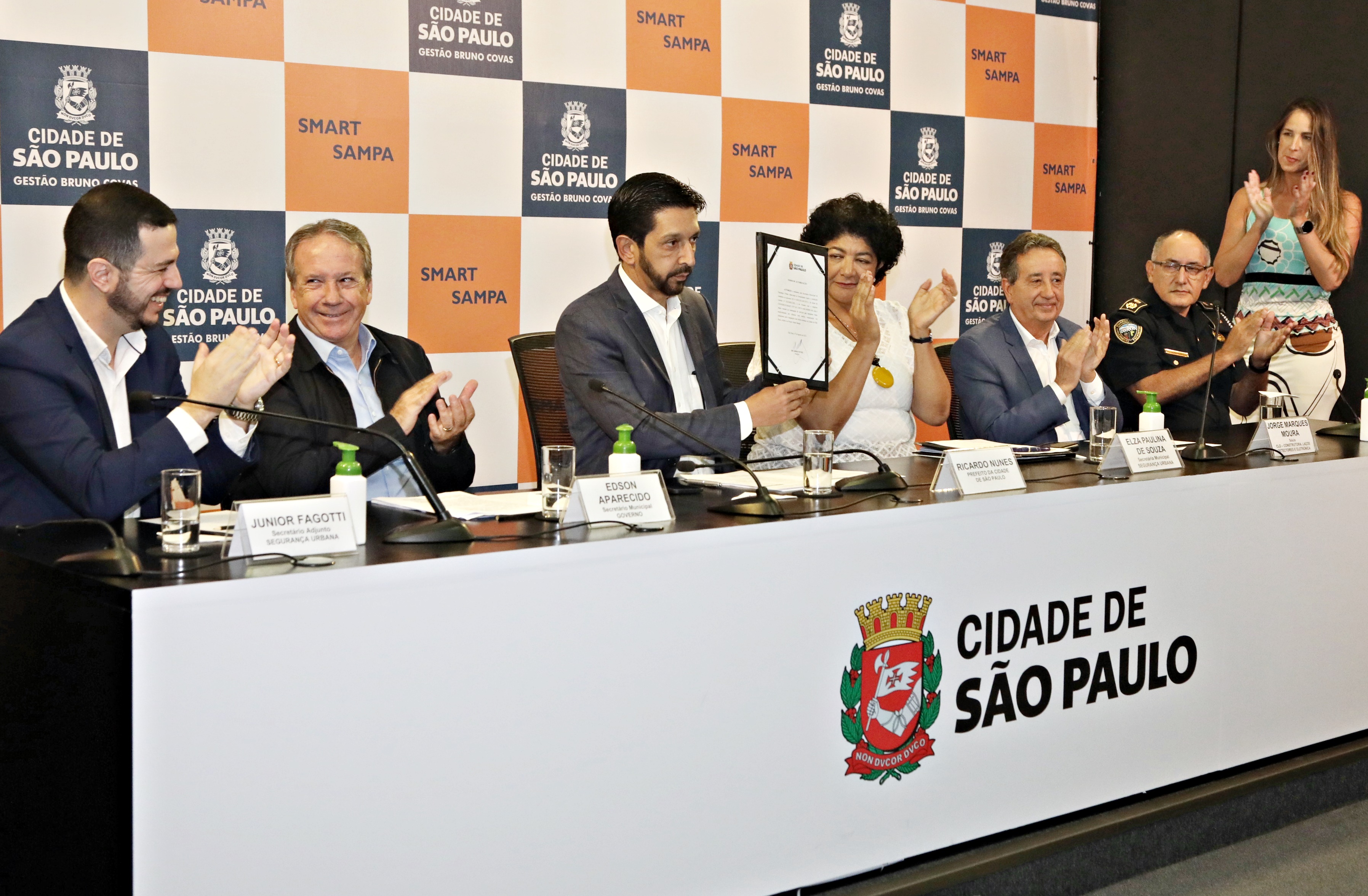 Prefeito de São Paulo, Ricardo Nunes, assina Programa Smart Sampa