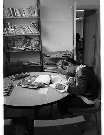 Interior da Biblioteca Raimundo de Menezes