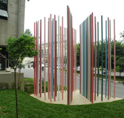 escultura de Leon Ferrari é instalada no Jardim da Biblioteca Alceu Amoroso Lima