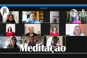 Fotografia de participantes de reunião online para a oficina de técnicas de meditação.