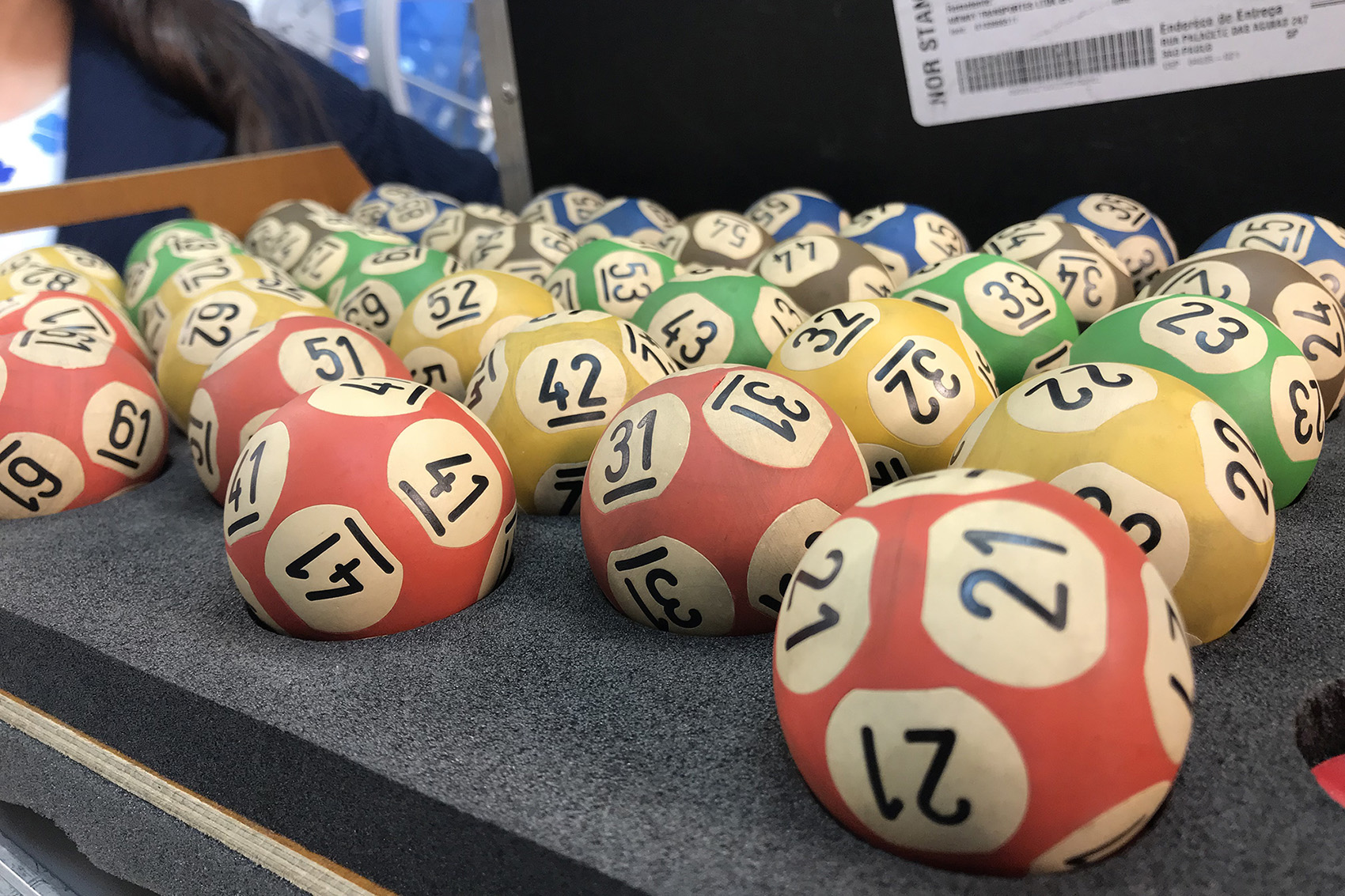 Imagem das bolas utilizadas no sorteio da Nota do Milhão