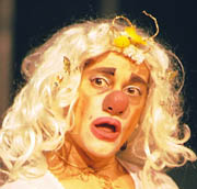 Silvia Leblon interpreta a palhaça Spirulina