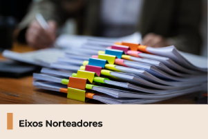 A imagem mostra documentos organizados por cor. Abaixo, uma faixa com o texto 